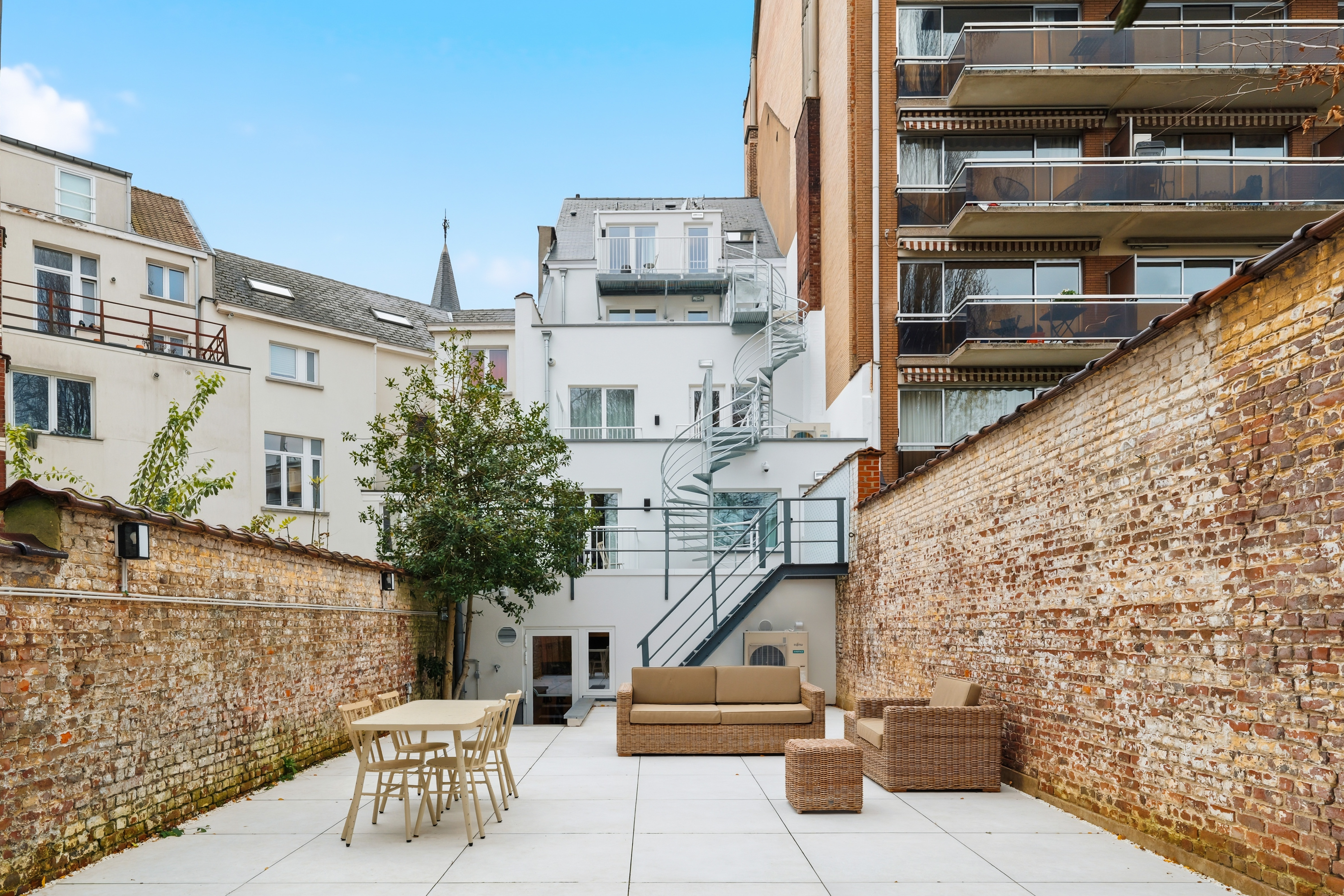 Terraza exterior y jardín en el aparthotel Whitlock16 de Bruselas
